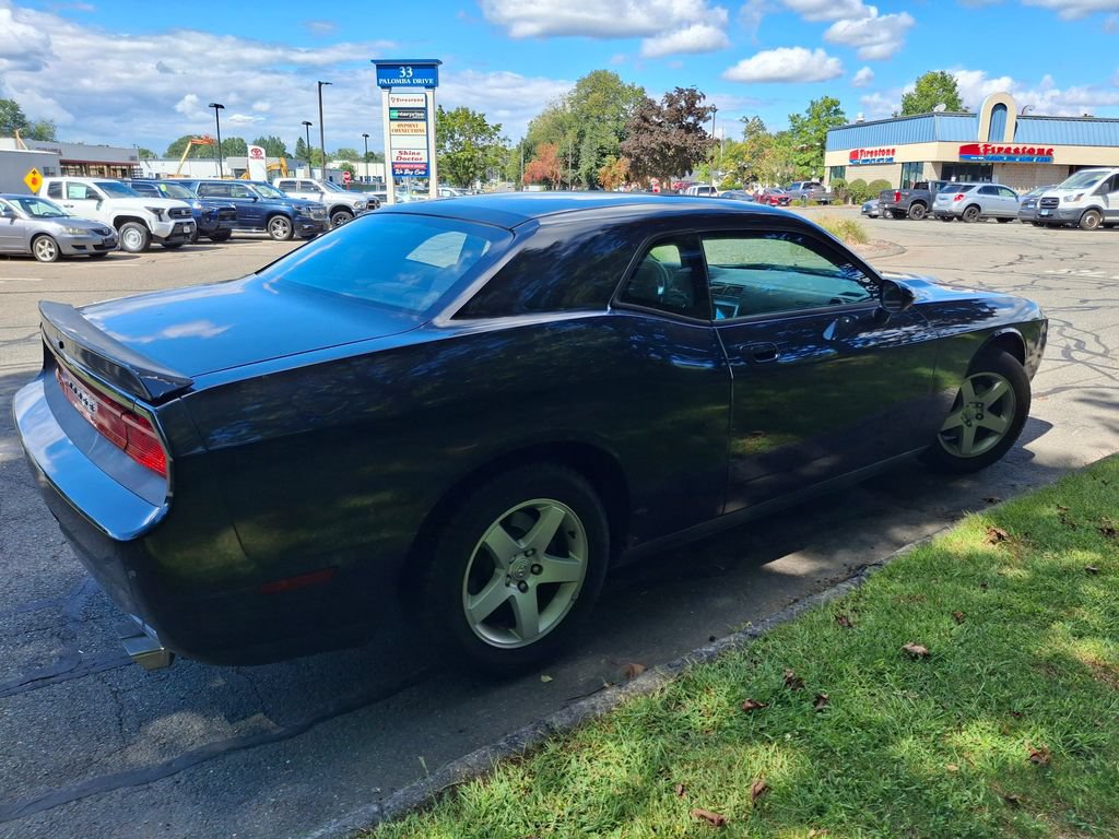 Used 2010 Dodge Challenger SE RWD image 4