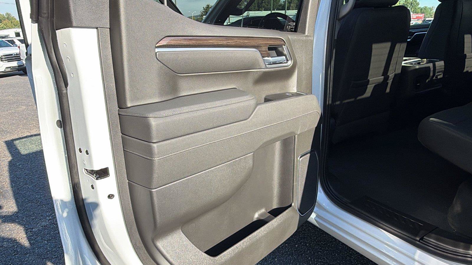 New 2026 Chevrolet Silverado 1500 LT Trail Boss w/ LT Trail Boss Premium Package AWD/4WD image 18