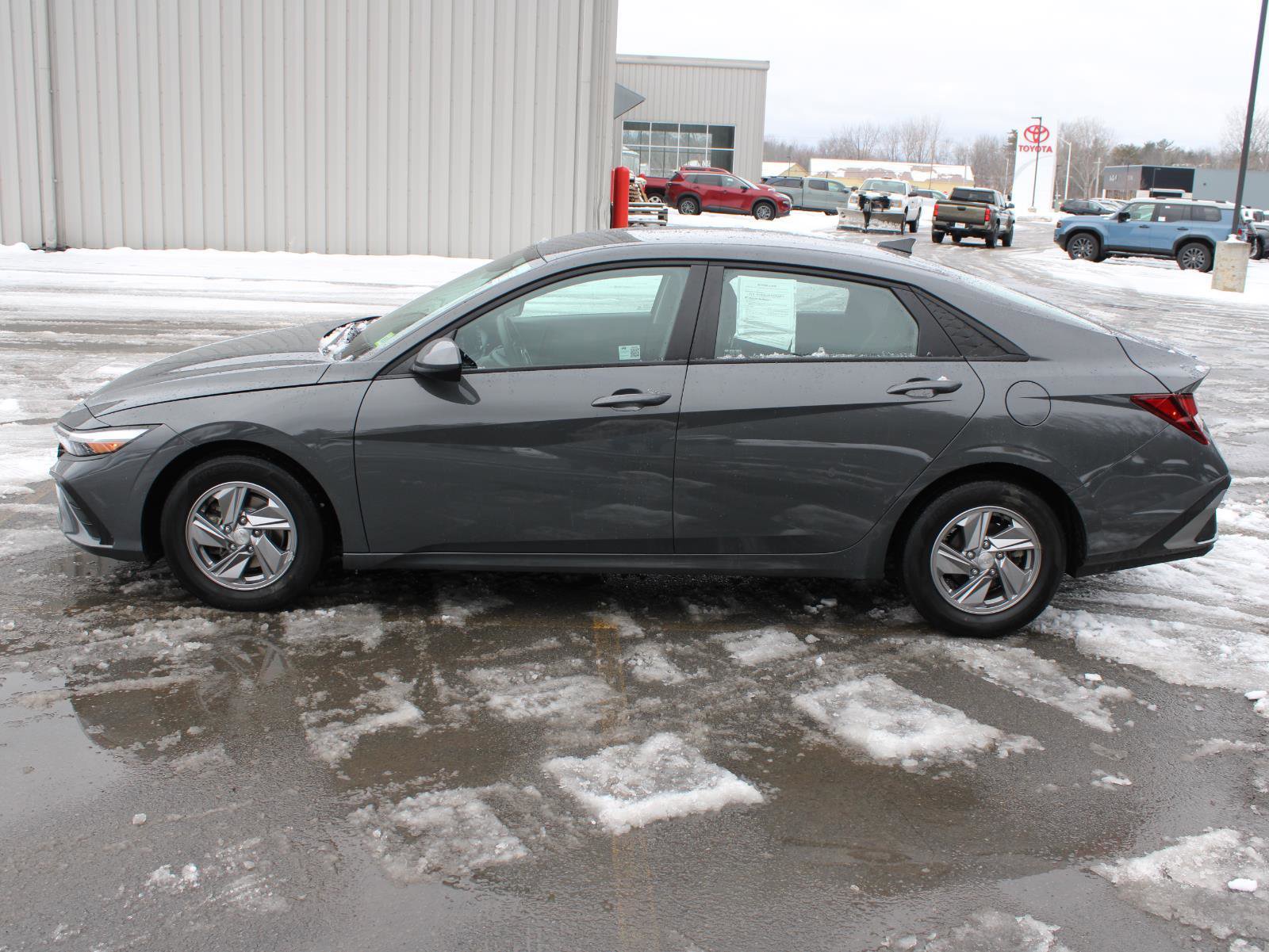 Used 2024 Hyundai Elantra SE image 5