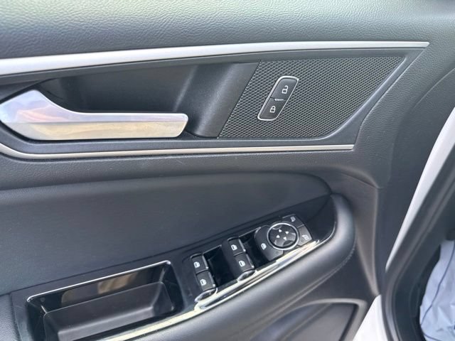 Used 2018 Ford Edge SEL w/ Equipment Group 201A FWD image 13