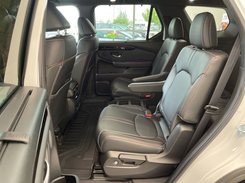 Used 2023 Honda Pilot TrailSport image 11