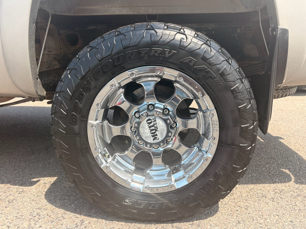 Used 2005 Chevrolet Silverado 2500 LS w/ Heavy-Duty Power Package AWD/4WD image 9