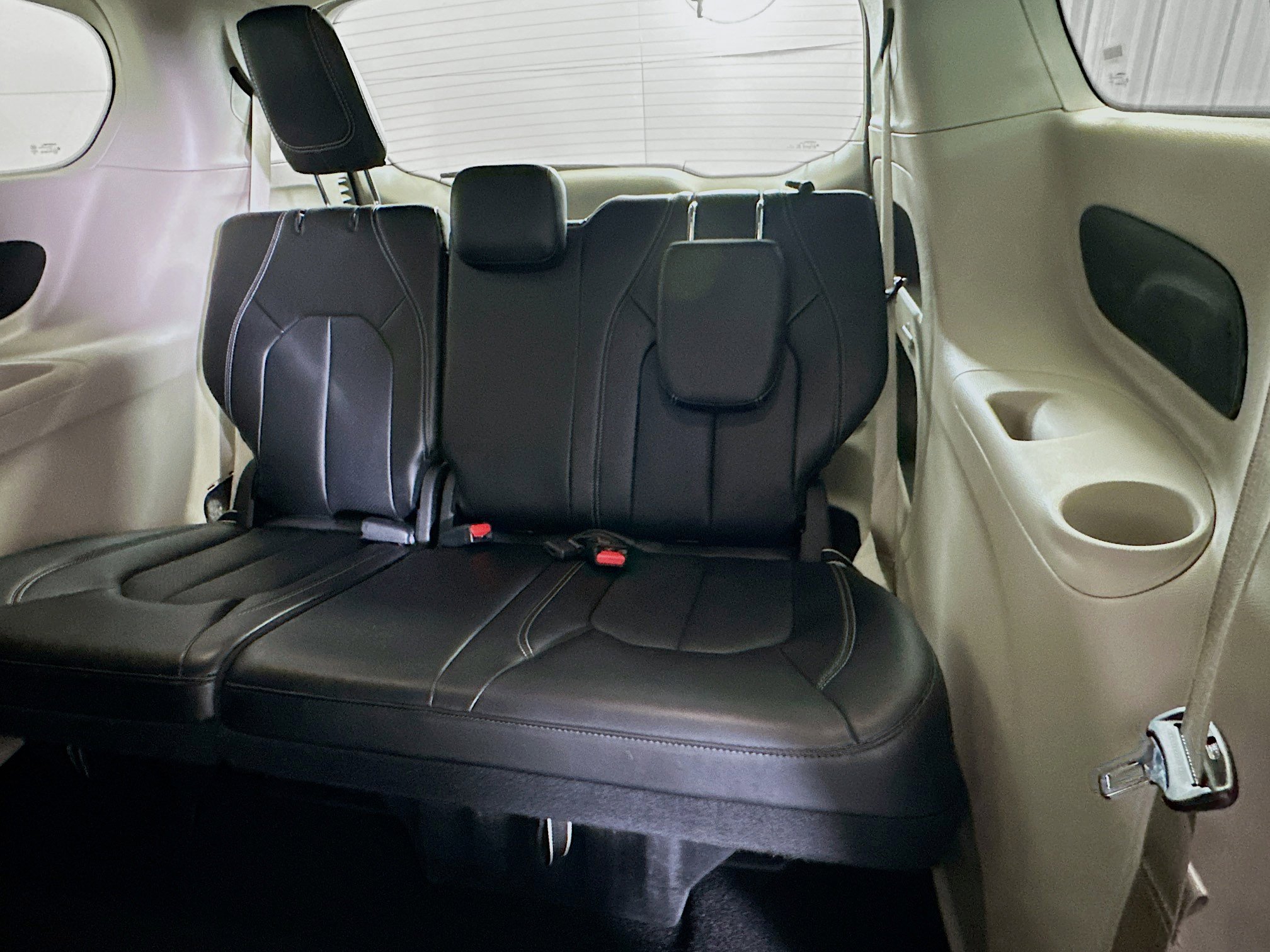 Used 2024 Chrysler Pacifica Touring-L image 28