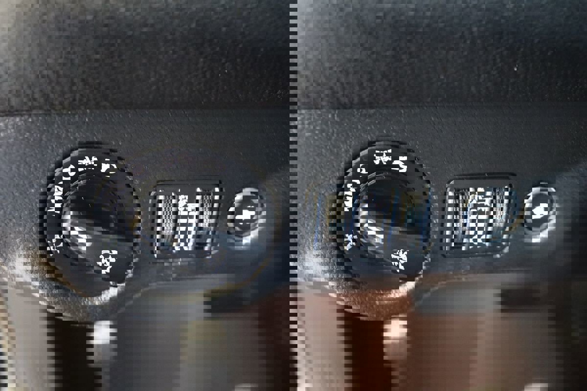 Used 2020 Dodge Challenger SXT w/ Driver Convenience Group image 34