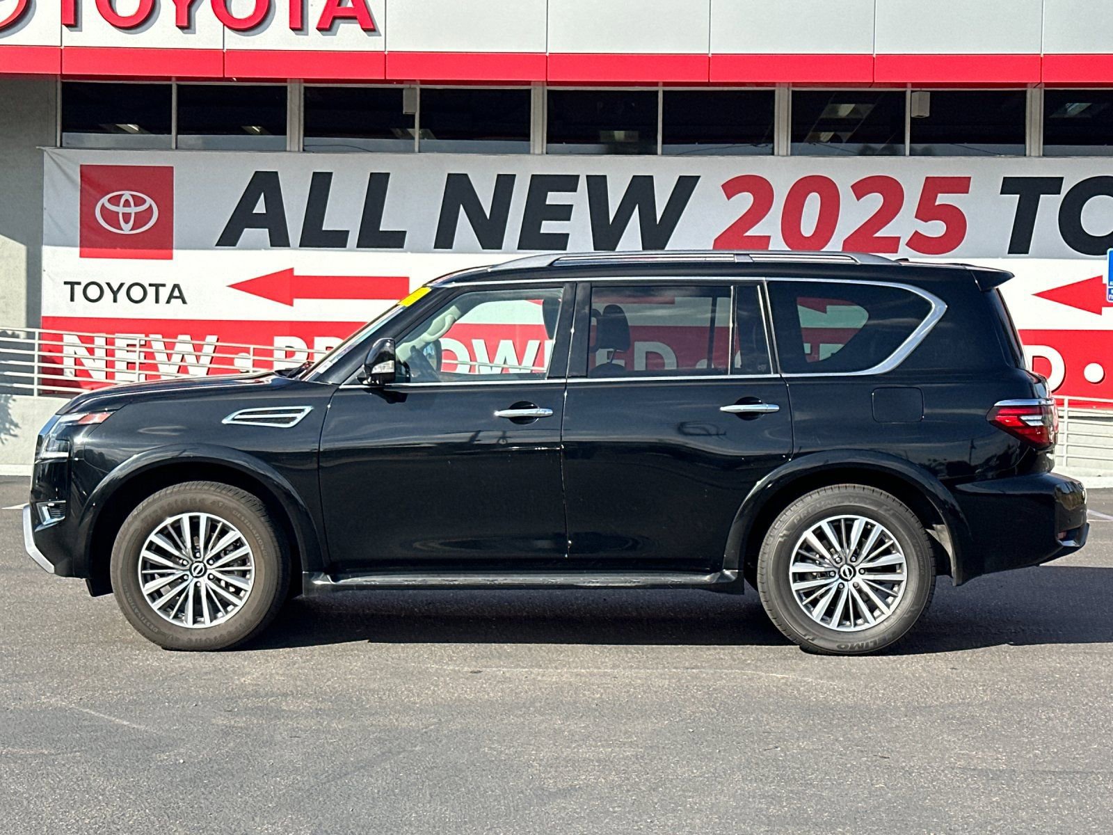 Used 2023 Nissan Armada SL w/ Captain's Chairs Package image 2