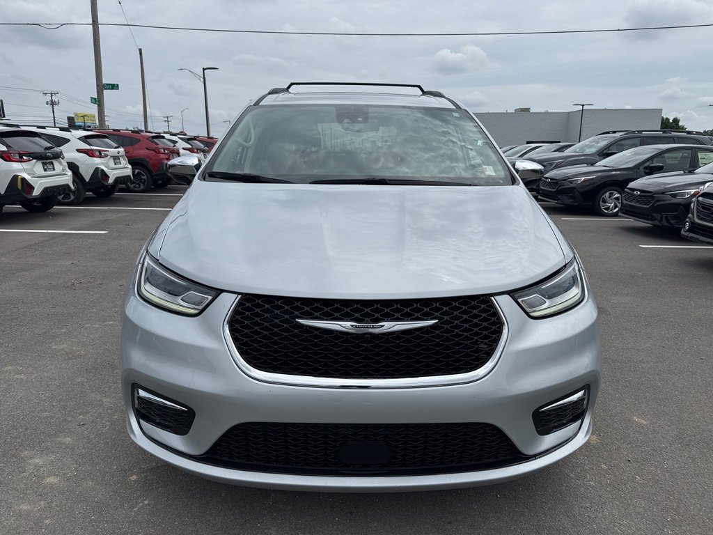 Used 2023 Chrysler Pacifica Limited image 2
