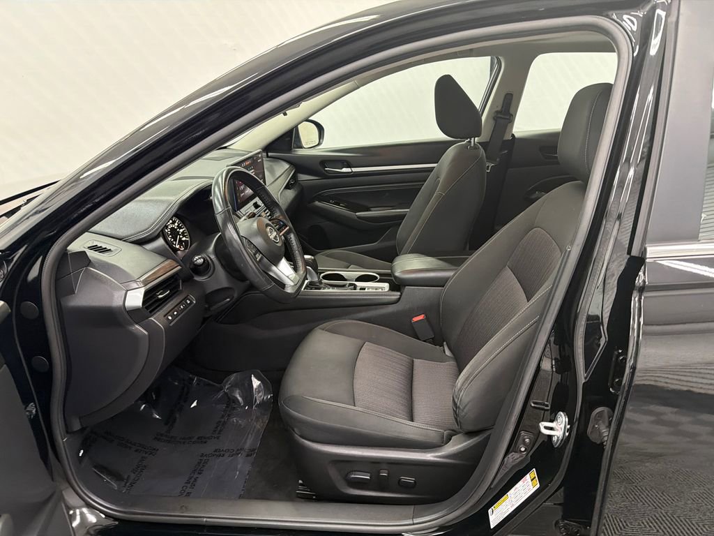Used 2023 Nissan Altima 2.5 SV w/ SV Premium Package image 9
