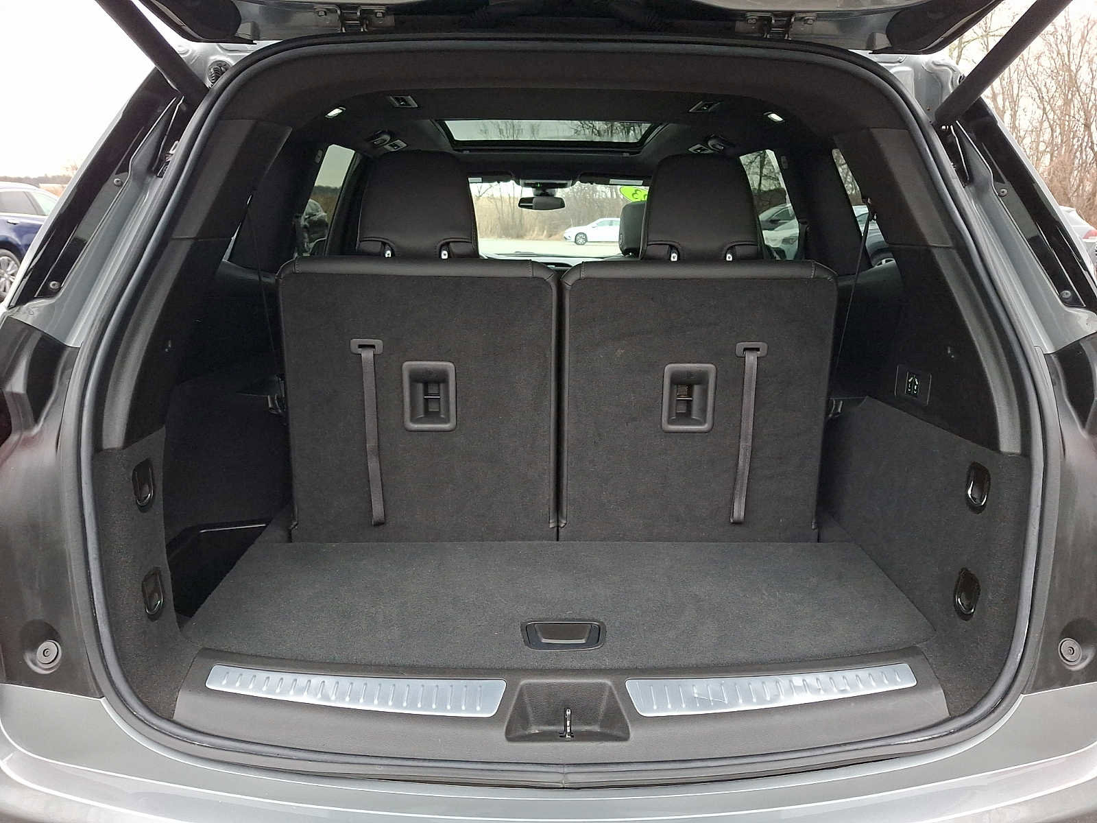 Used 2023 Cadillac XT6 Luxury image 28