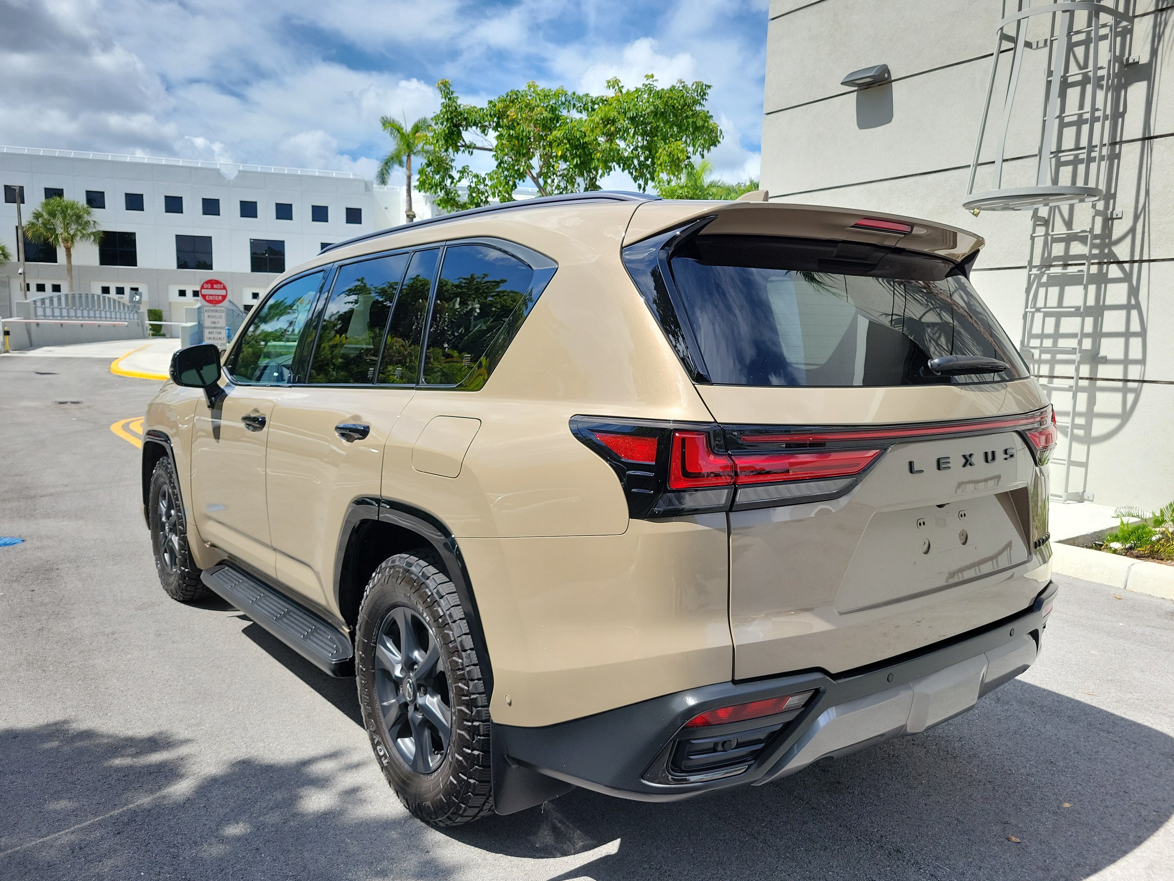 Used 2025 Lexus LX 700h Overtrail AWD/4WD image 4
