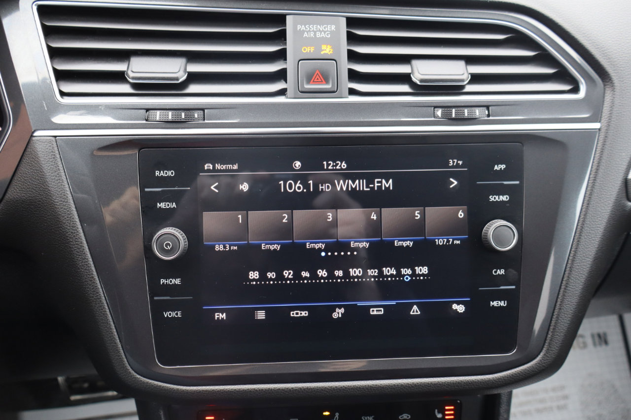 Used 2023 Volkswagen Tiguan SE R-Line image 14