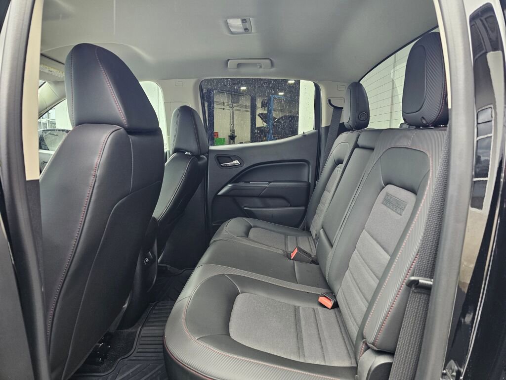 Used 2015 GMC Canyon SLE w/ All-Terrain Package AWD/4WD image 15