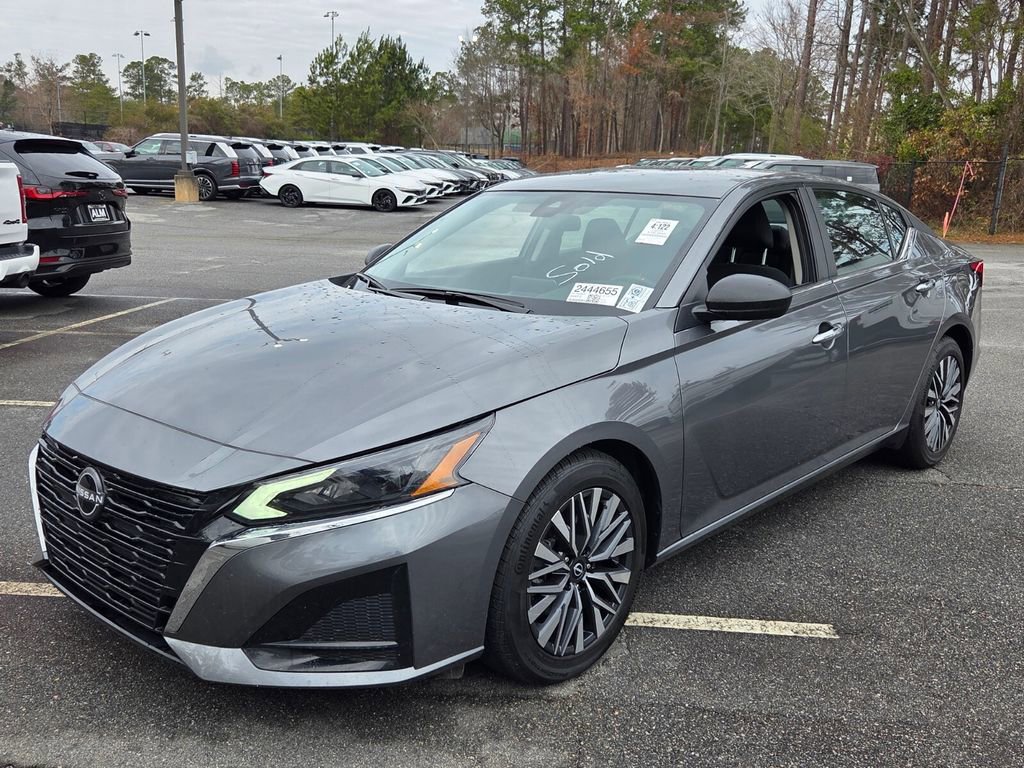 Used 2025 Nissan Altima 2.5 SV image 3