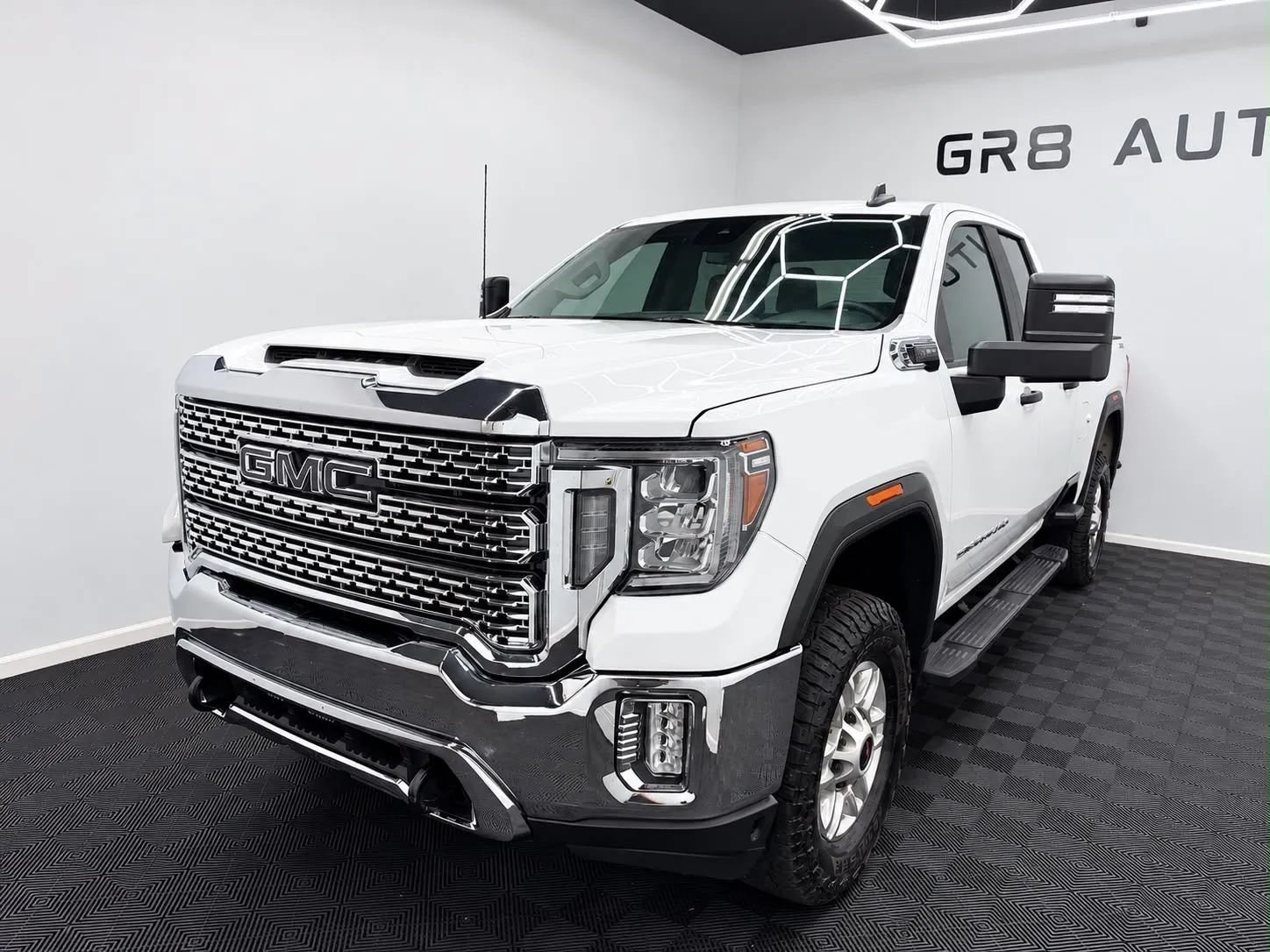 Used 2024 GMC Sierra 2500 Pro AWD/4WD image 3
