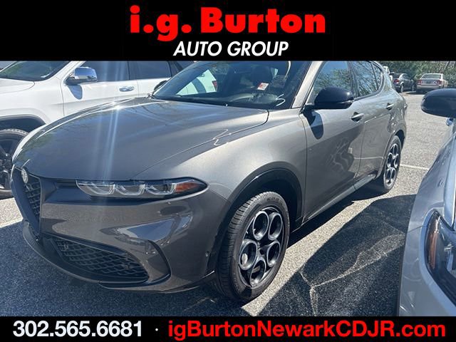 Used 2025 Alfa Romeo Tonale w/ Premium Package image 1