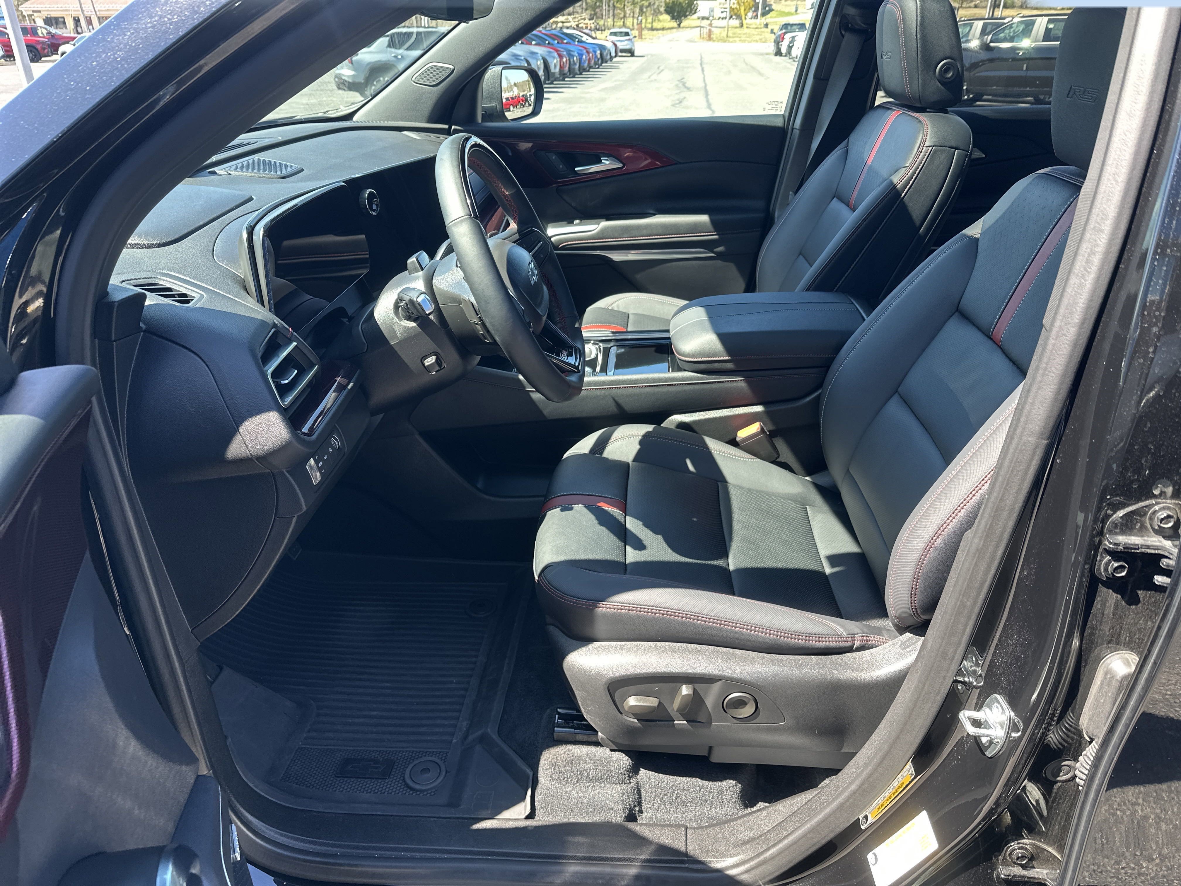Certified 2024 Chevrolet Traverse RS w/ LPO, Floor Liner Package image 11