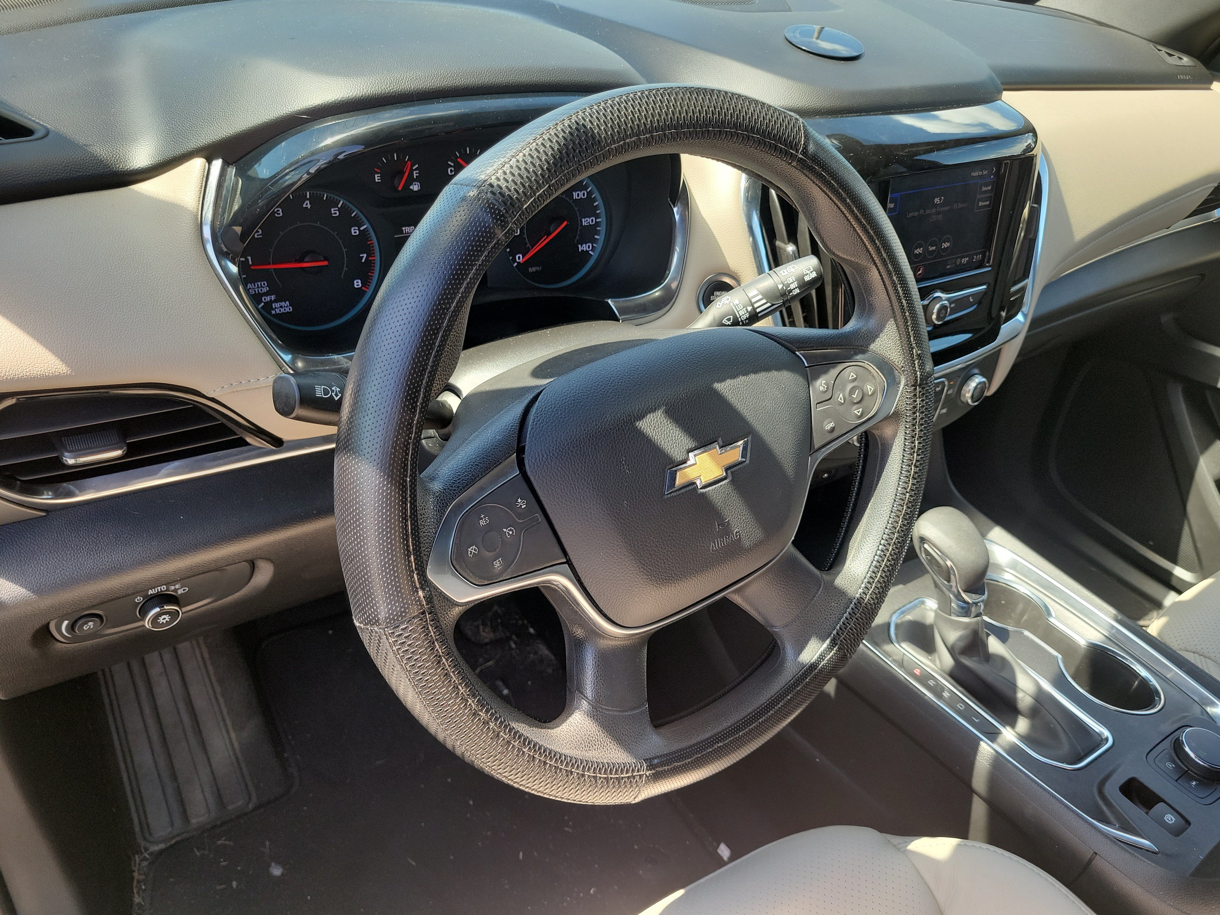 Used 2023 Chevrolet Traverse LS FWD image 9