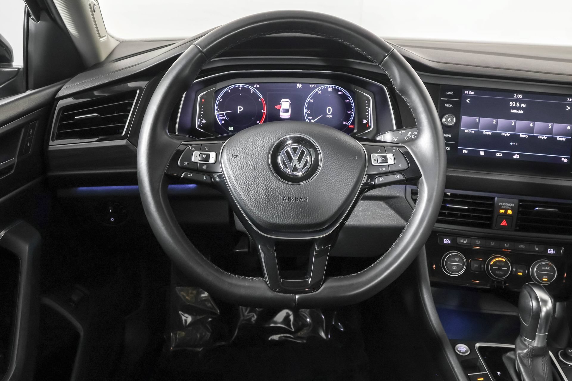Used 2019 Volkswagen Jetta SEL w/ Cold Weather Package FWD image 25
