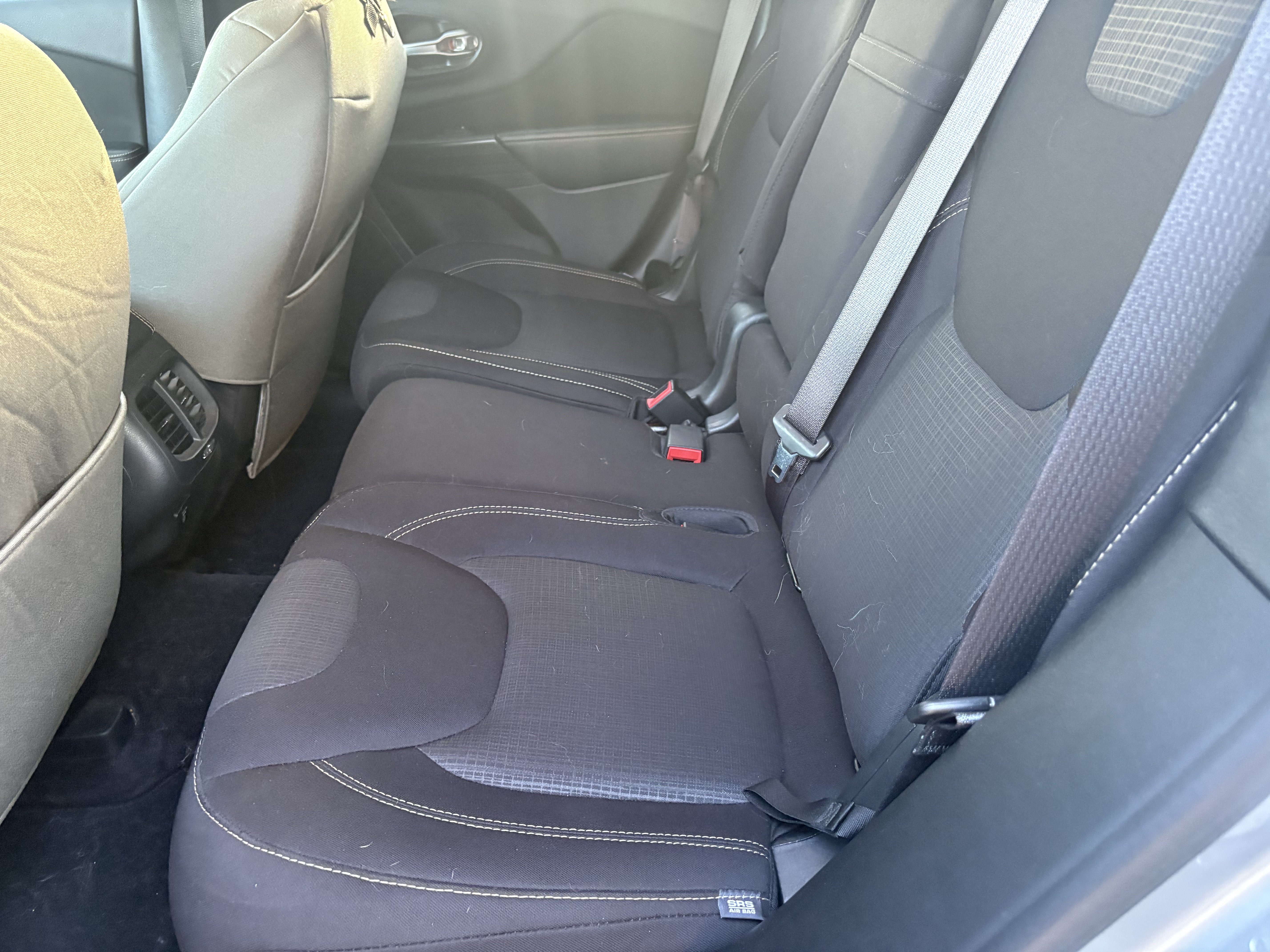 Used 2016 Jeep Cherokee Latitude w/ Comfort & Sound Group AWD/4WD image 9