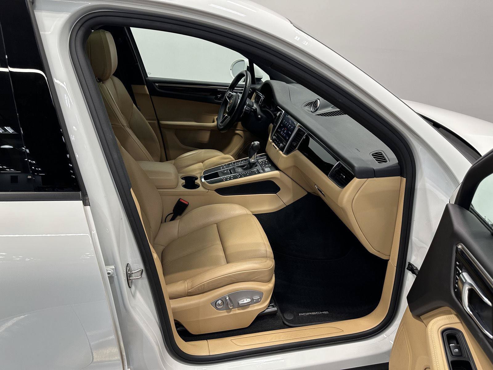 Used 2018 Porsche Macan AWD/4WD image 41