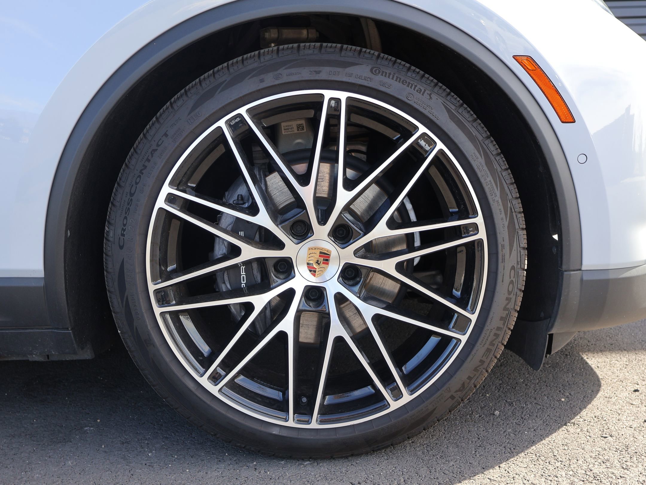 Certified 2025 Porsche Macan 4 Electric AWD/4WD image 30
