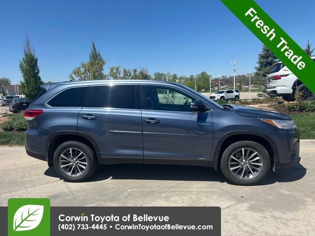 Used 2019 Toyota Highlander XLE w/ Protection Package #3 AWD/4WD image 2