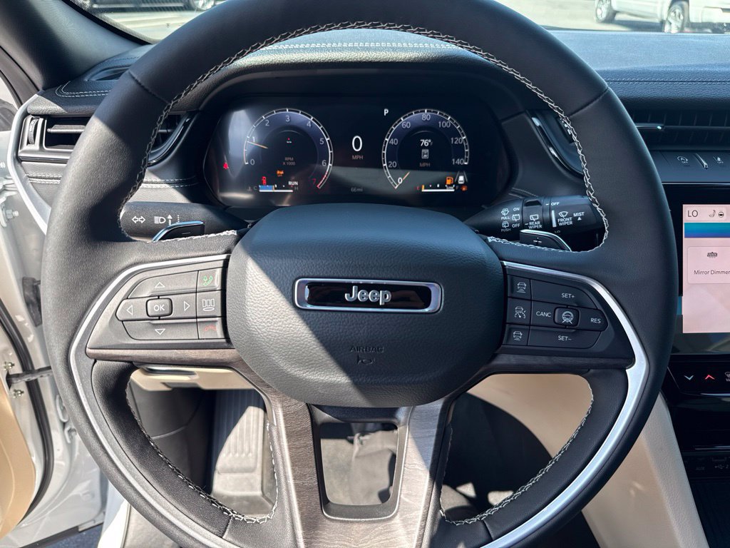 Used 2026 Jeep Grand Cherokee Limited w/ Luxury Tech Group II RWD image 17
