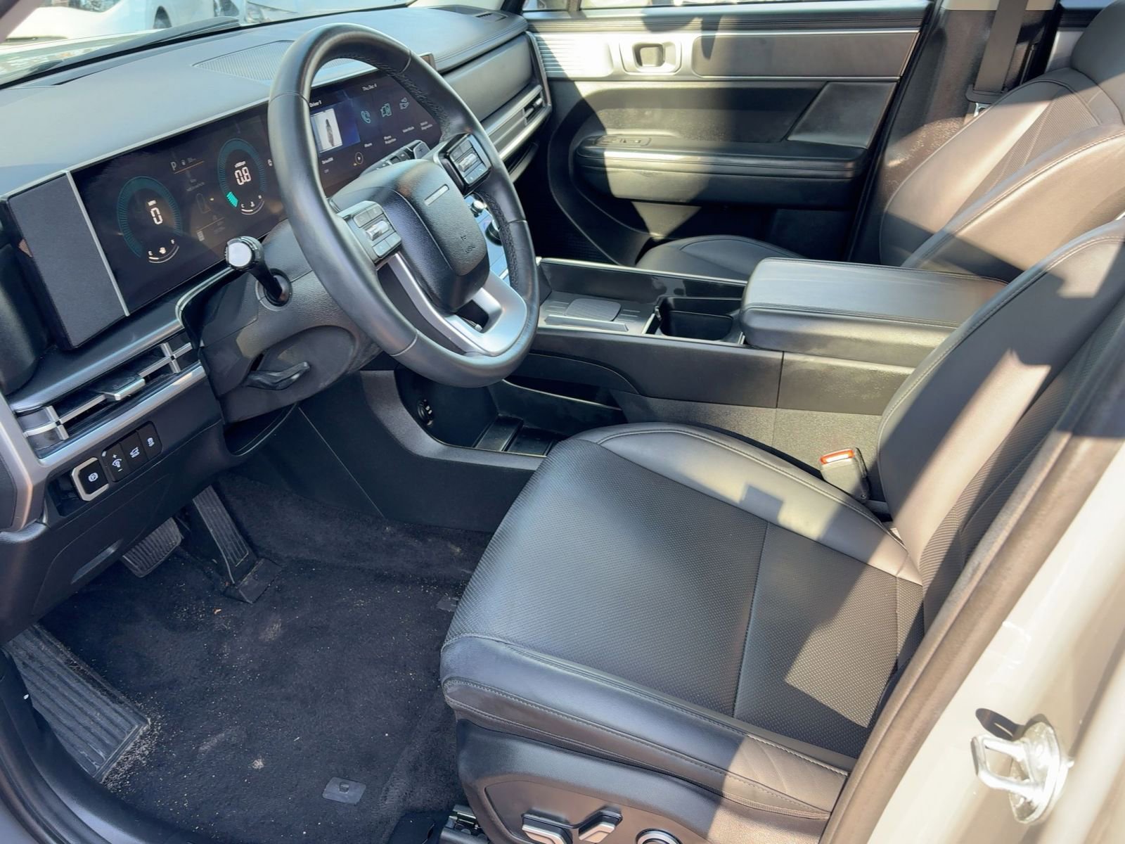 Used 2025 Hyundai Santa Fe SEL image 12