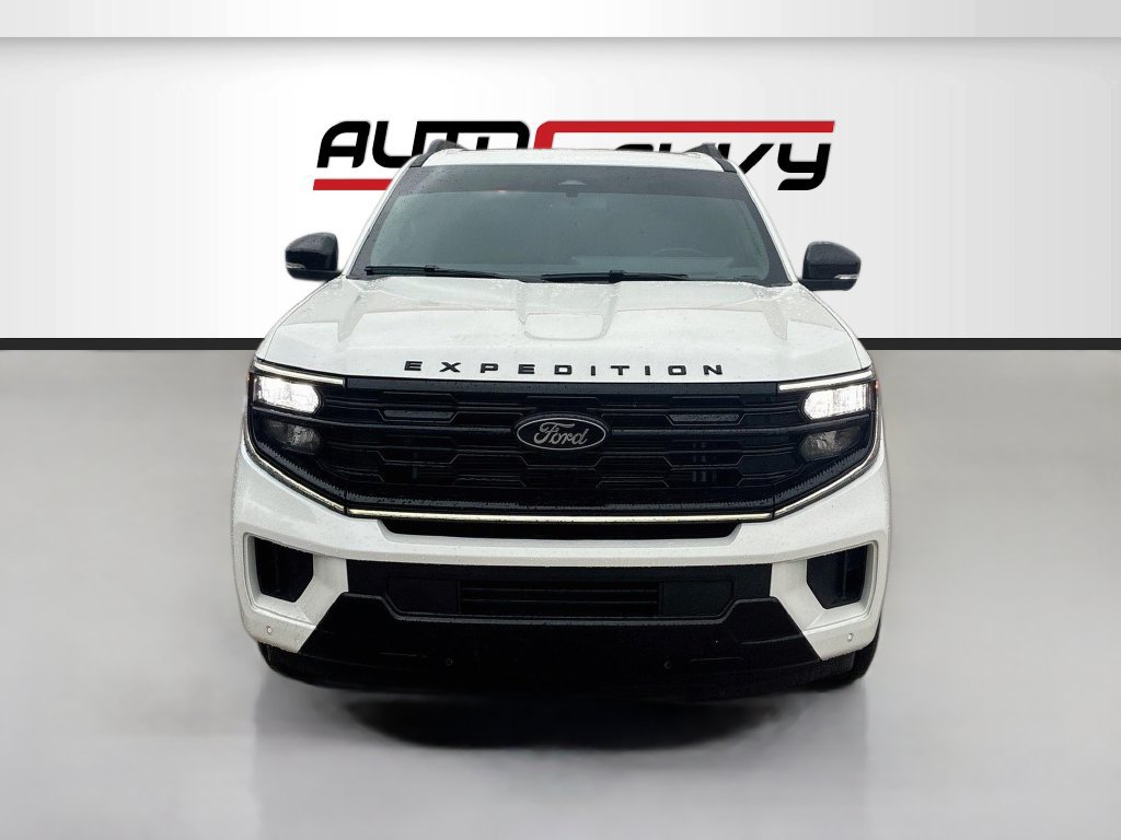 Used 2026 Ford Expedition Platinum w/ Stealth Appearance Package AWD/4WD image 2