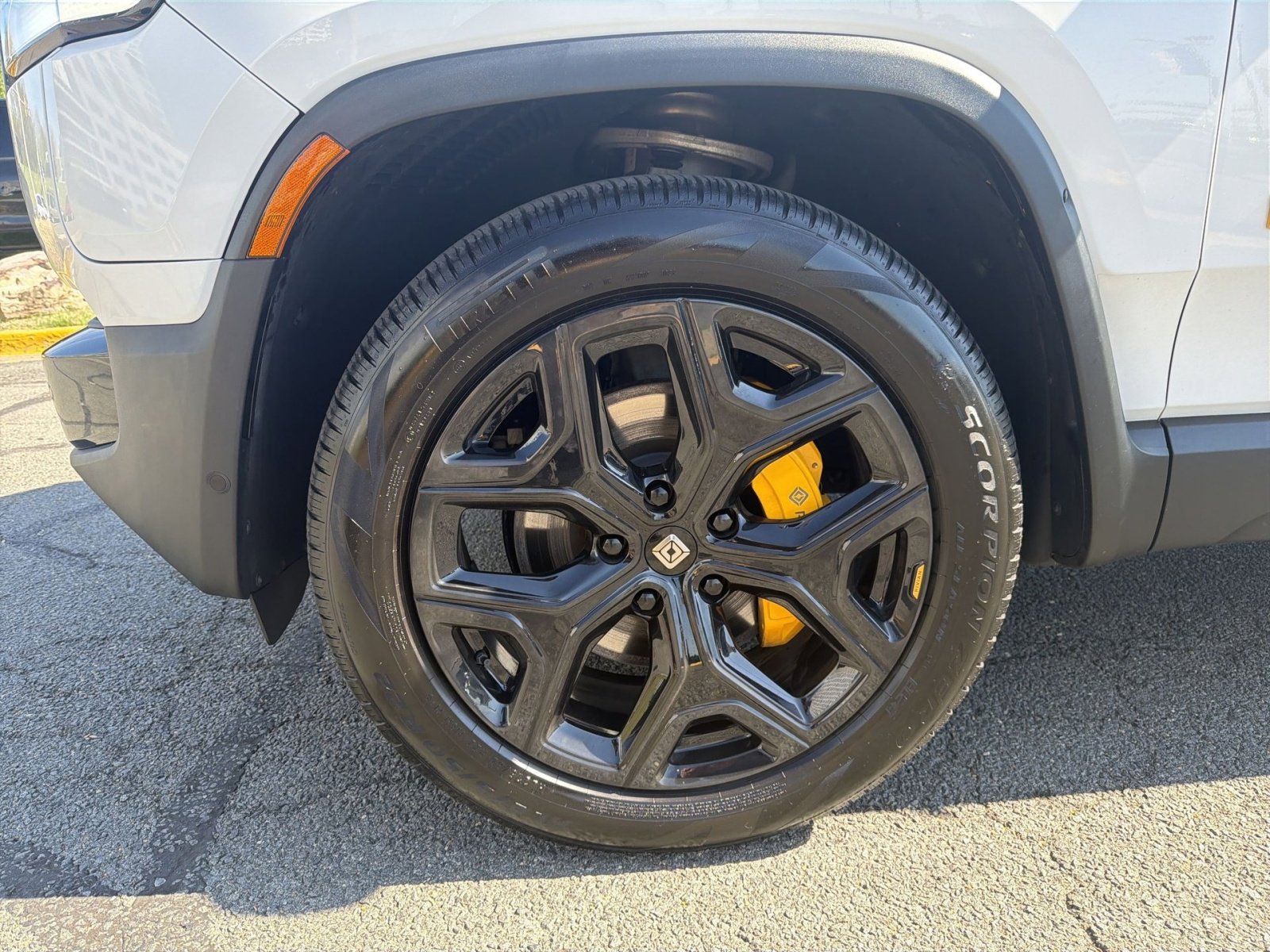 Used 2024 Rivian R1S Adventure image 12