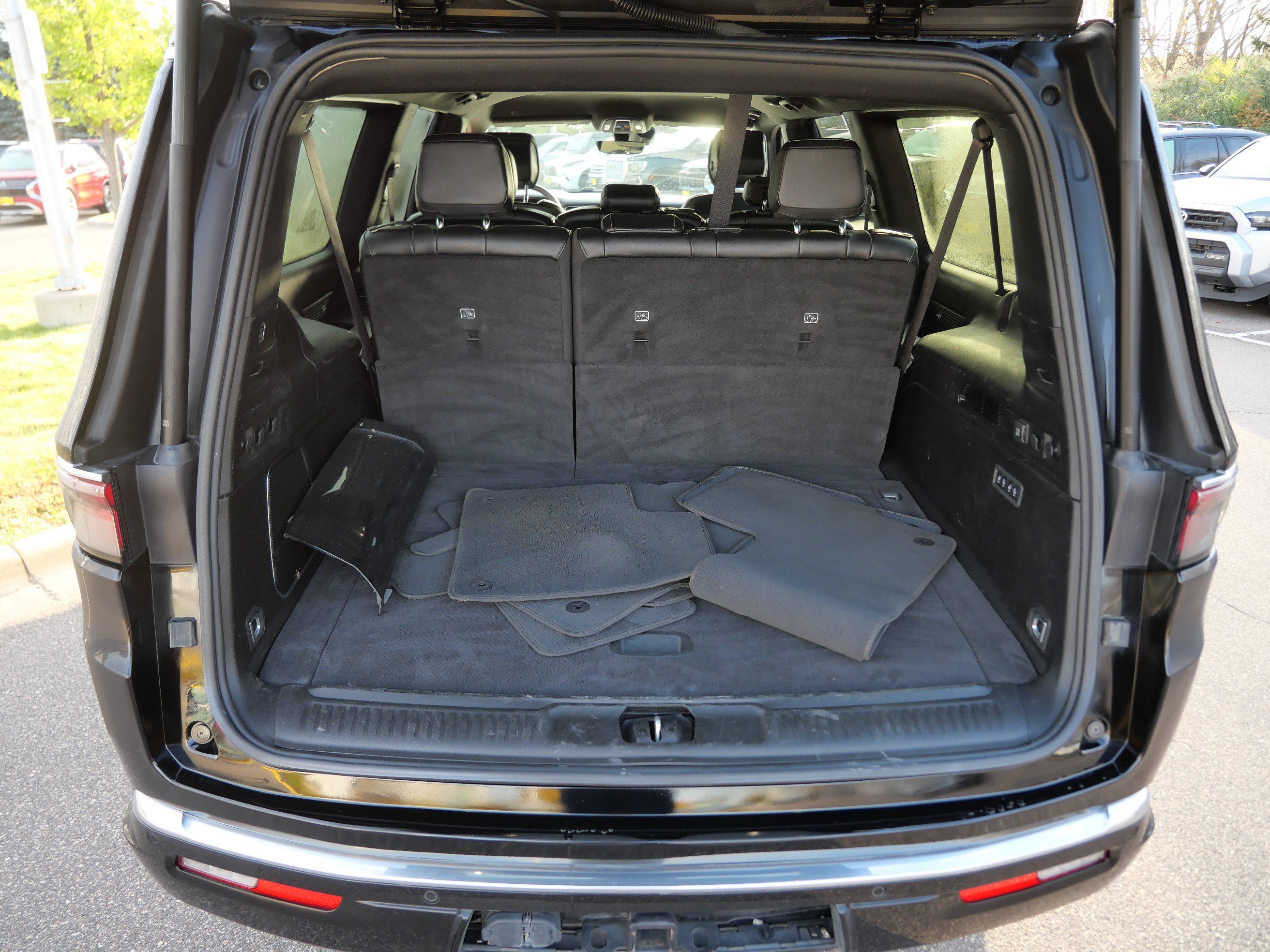 Used 2024 Jeep Wagoneer L Series II AWD/4WD image 18