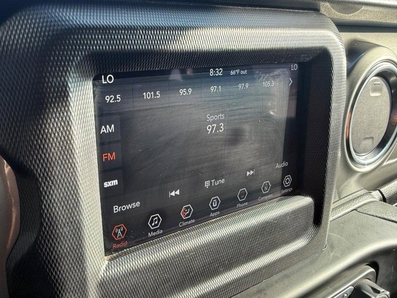 Used 2020 Jeep Wrangler Unlimited Sahara image 25