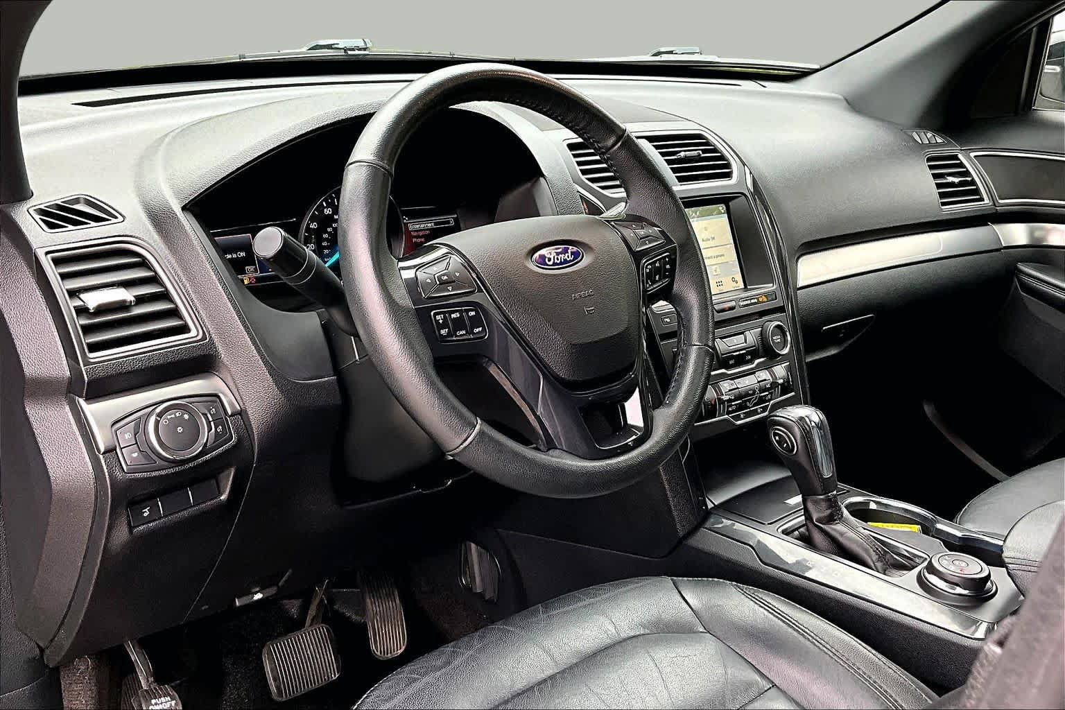Used 2018 Ford Explorer XLT w/ Equipment Group 202A AWD/4WD image 18