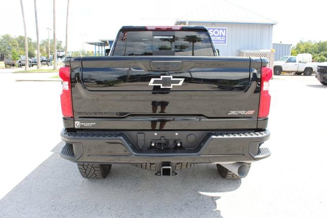 Used 2024 Chevrolet Silverado 2500 ZR2 w/ Technology Package image 9