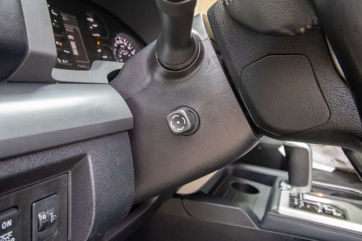 Used 2018 Toyota Tundra Platinum image 43