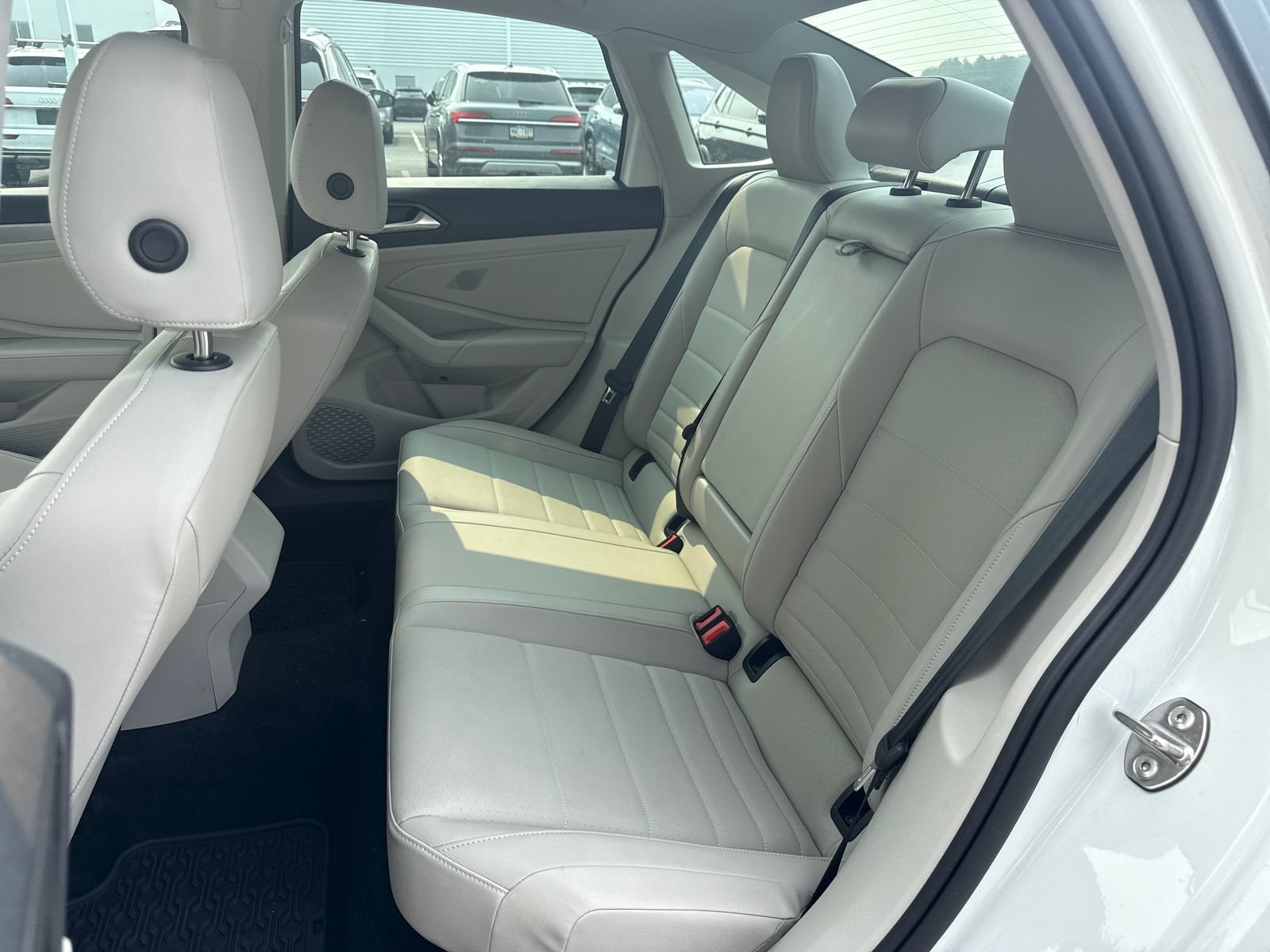 Used 2023 Volkswagen Jetta SE FWD image 13
