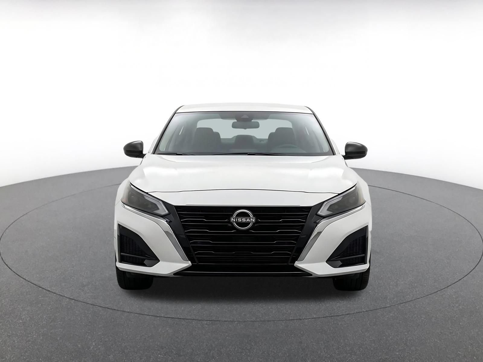 Used 2025 Nissan Altima 2.5 SV FWD image 2