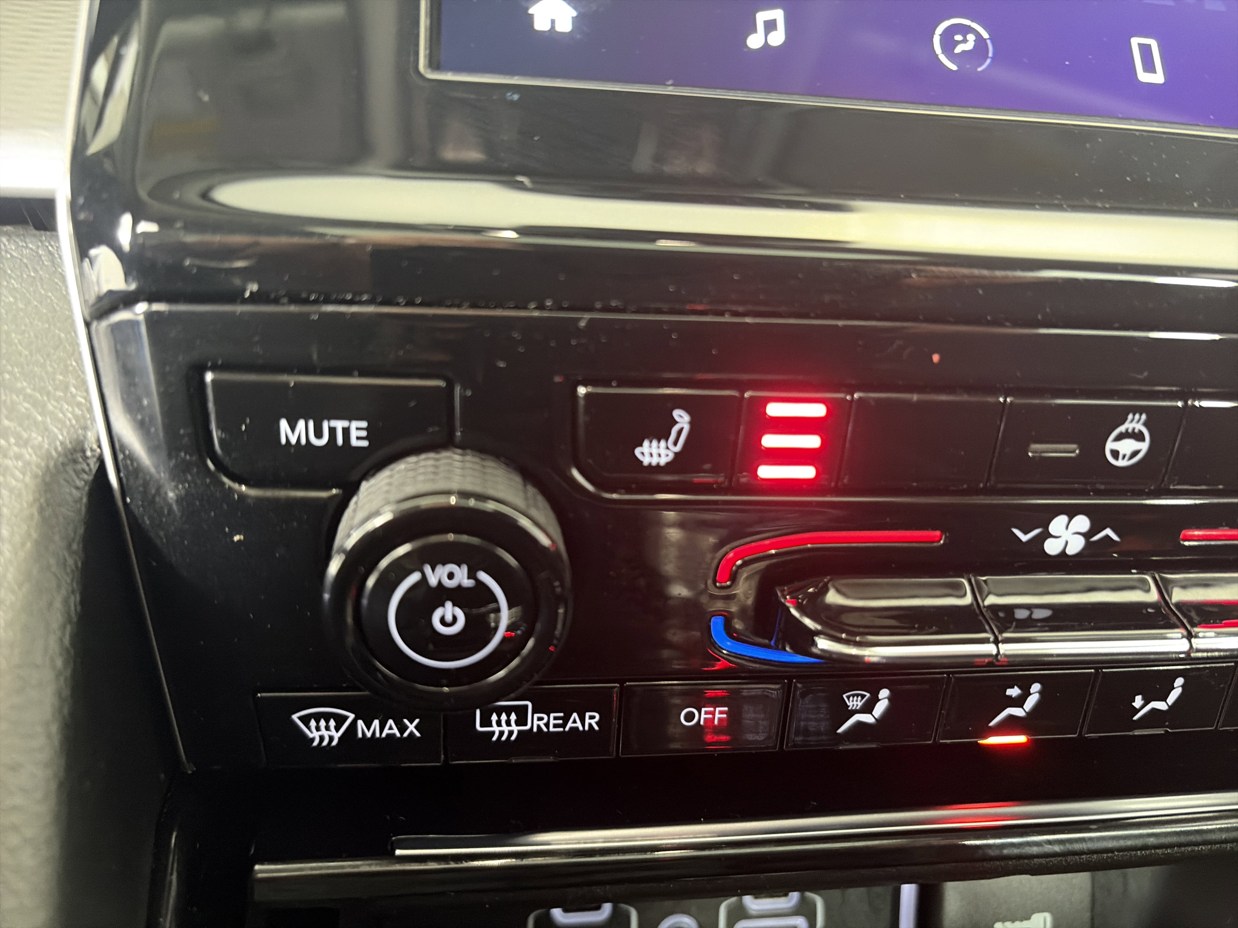 Used 2023 Jeep Grand Cherokee Laredo w/ Luxury Tech Group I image 30