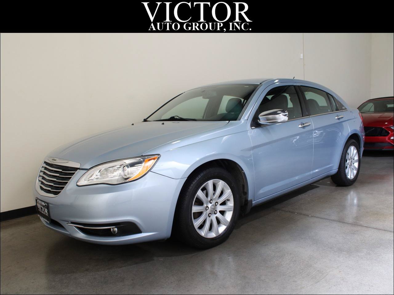 Used 2013 Chrysler 200 Limited FWD image 4