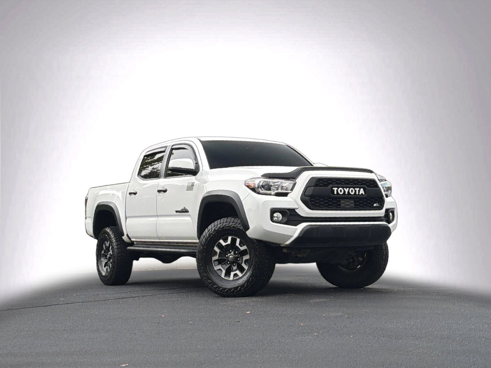 Used 2020 Toyota Tacoma TRD Off-Road AWD/4WD image 2