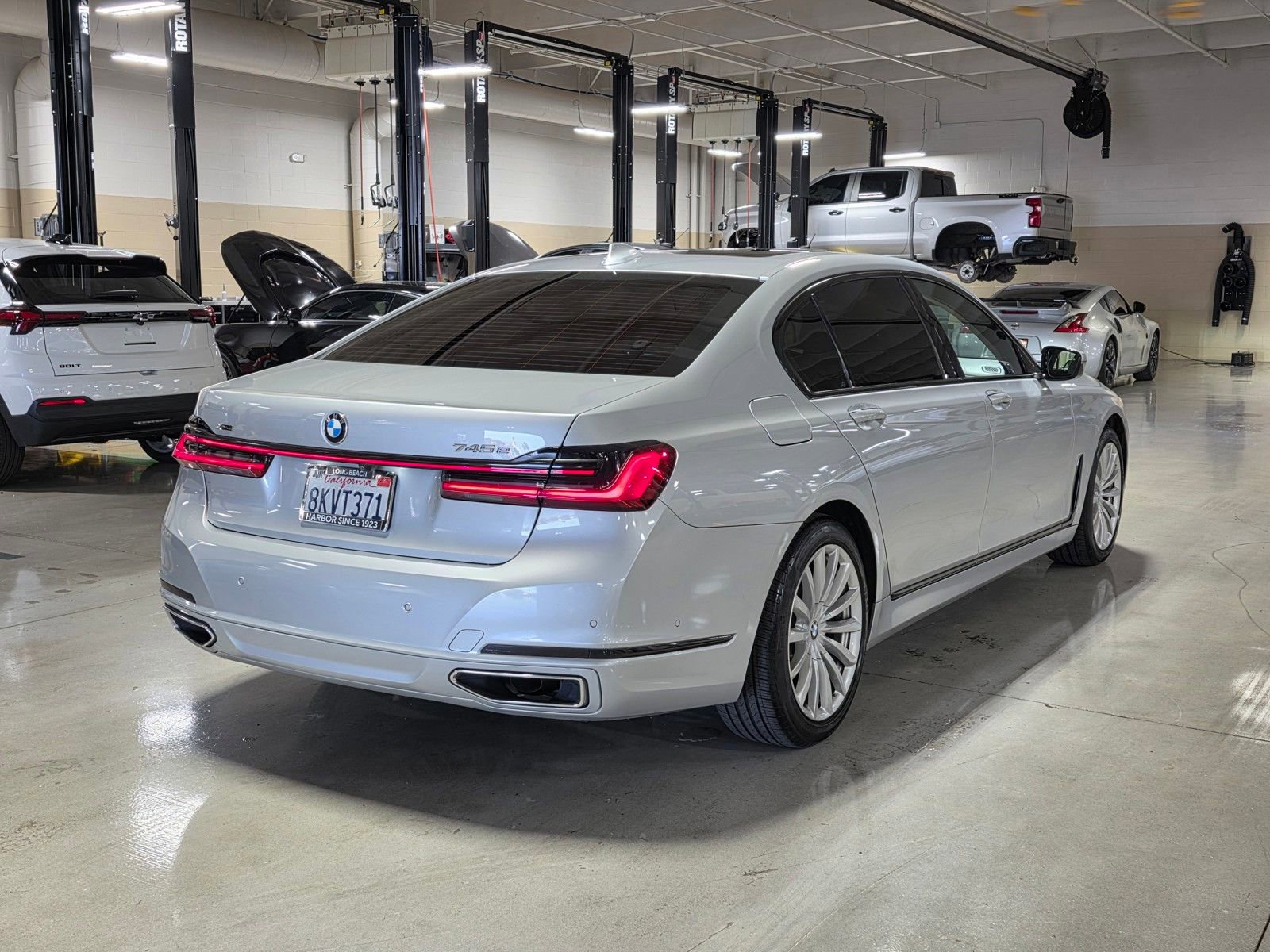 Used 2020 BMW 745e xDrive image 7