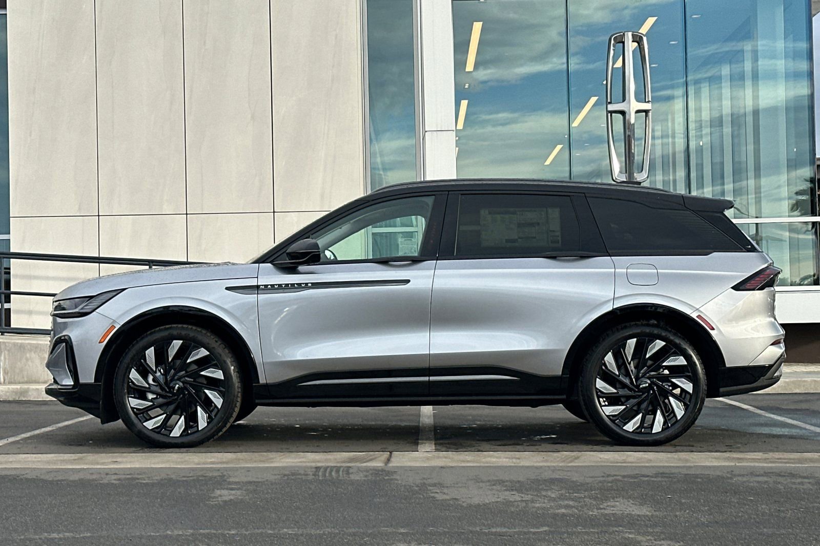 New 2026 Lincoln Nautilus Reserve w/ Jet Appearance Package image 6