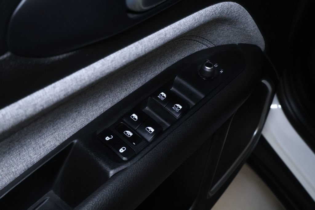 Used 2024 Jeep Compass Latitude AWD/4WD image 13