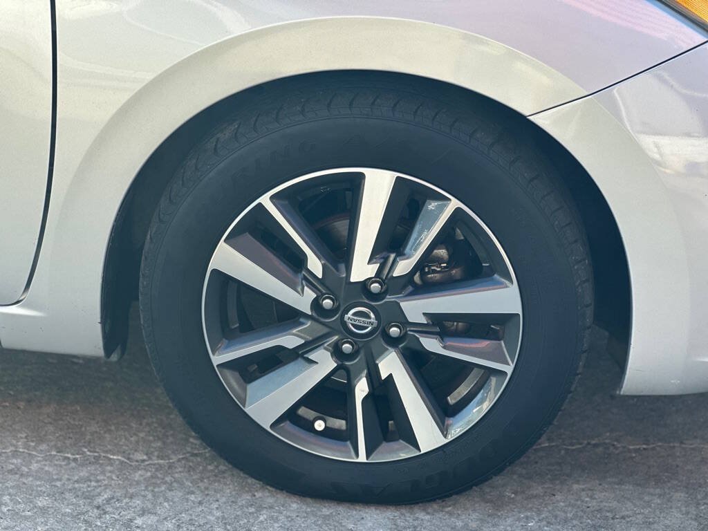 Used 2021 Nissan Versa SV FWD image 4