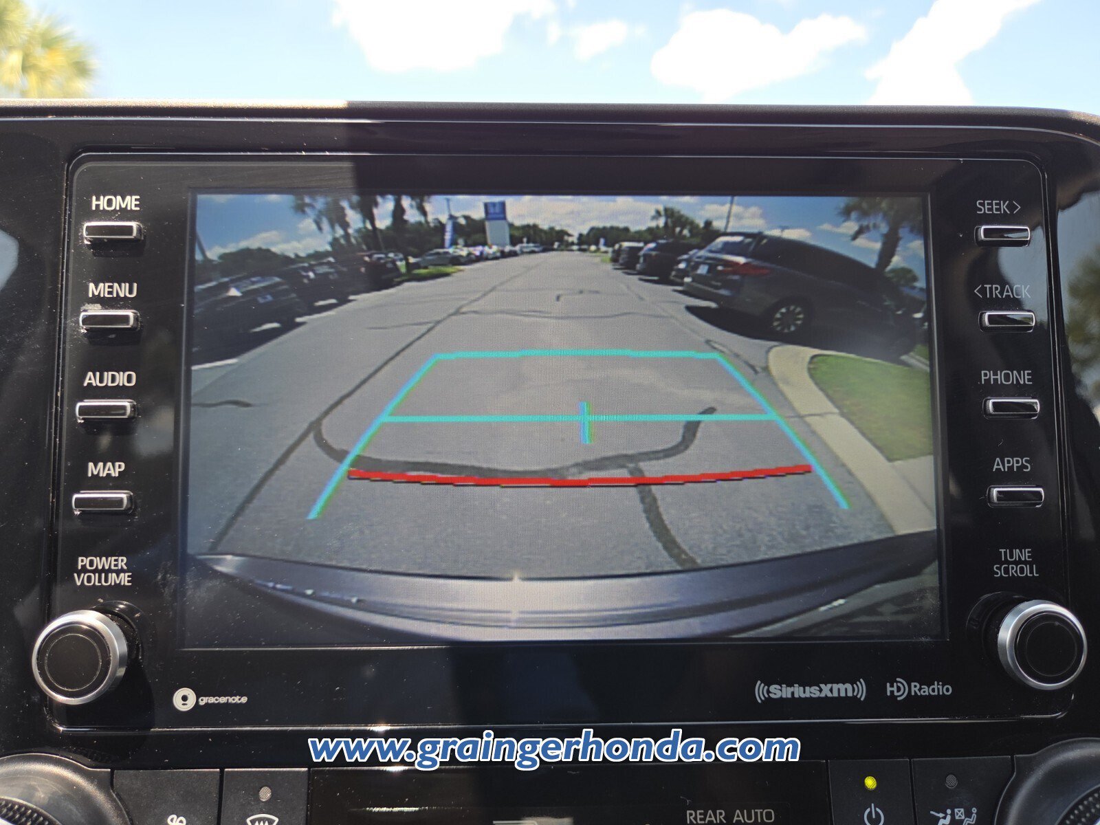 Used 2021 Toyota Highlander XLE FWD image 17