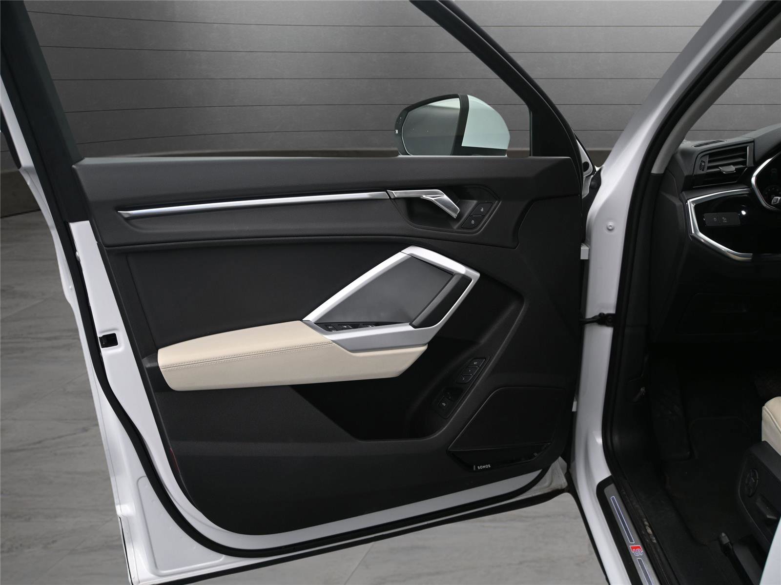 Used 2022 Audi Q3 2.0T Premium Plus w/ Premium Plus Package image 8