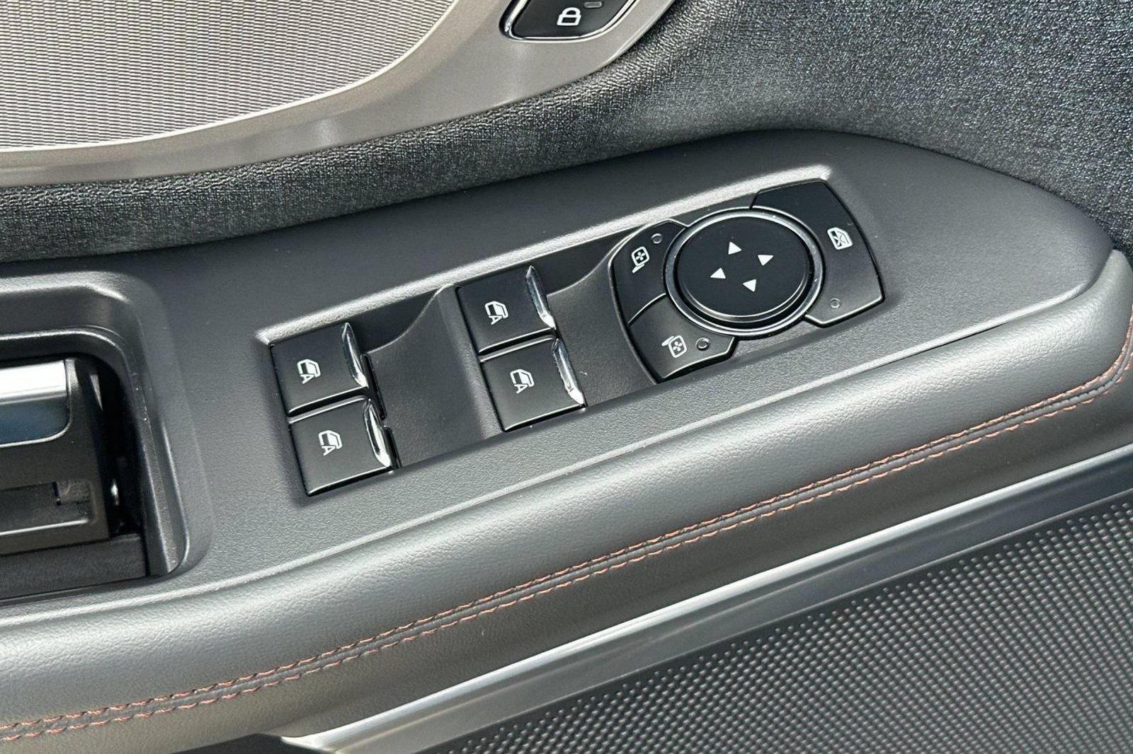 Used 2025 Ford Expedition Active AWD/4WD image 13