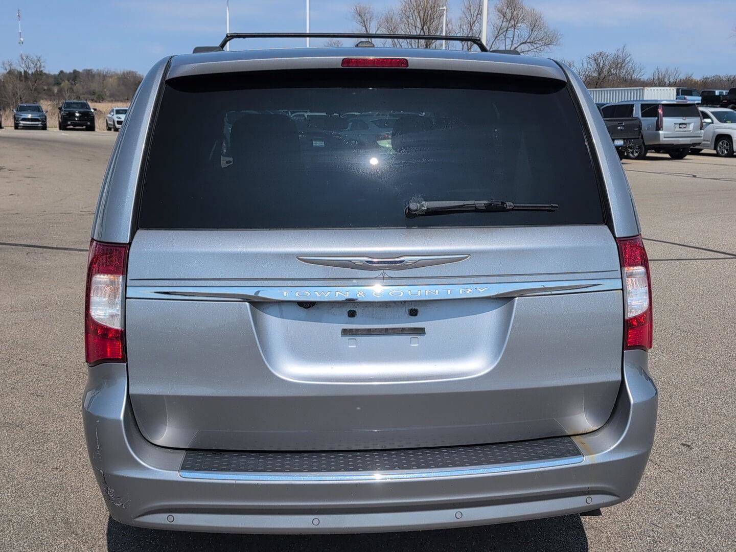 Used 2015 Chrysler Town & Country Touring-L w/ Driver Convenience Group image 5