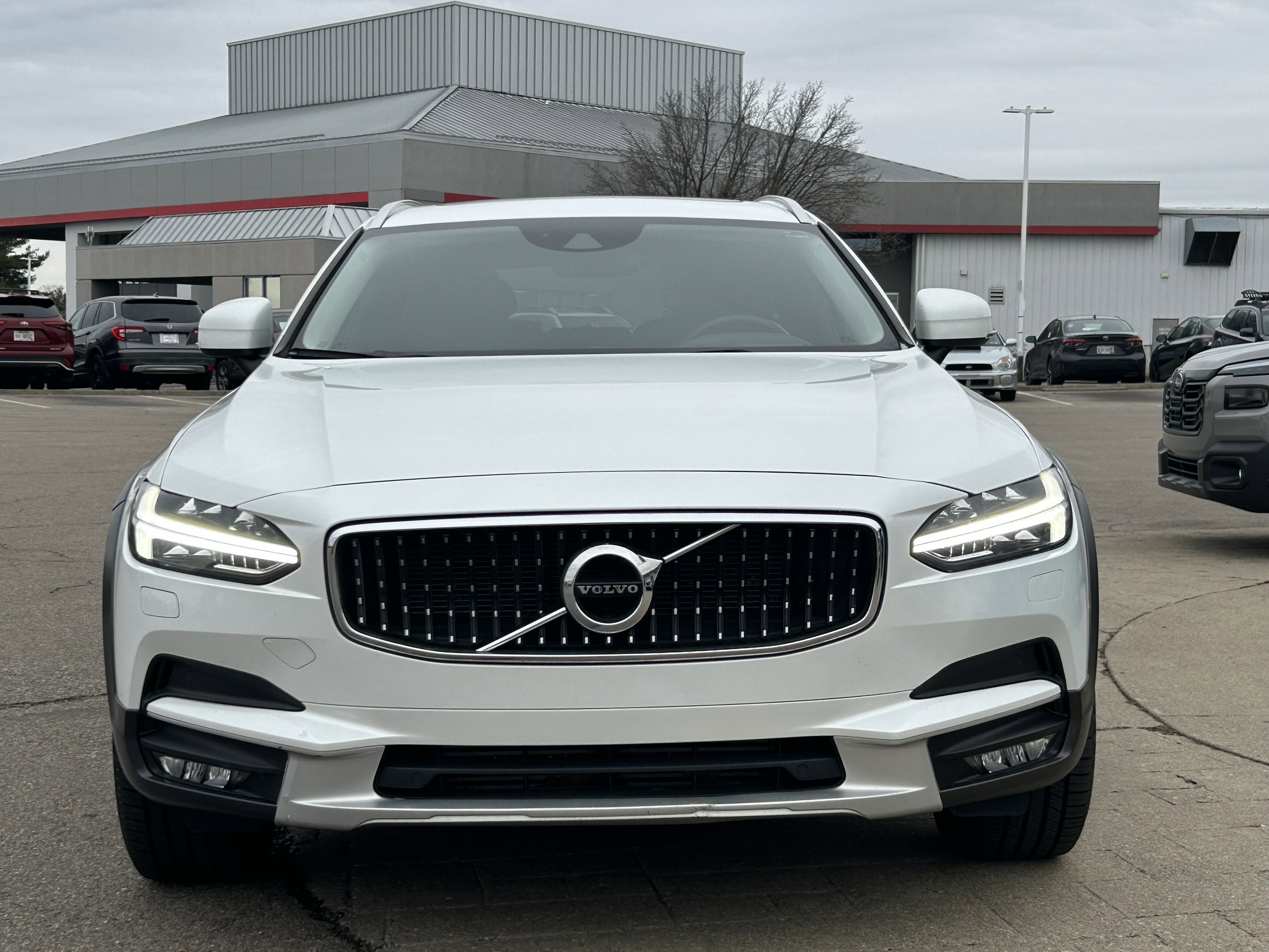 Used 2018 Volvo V90 T5 Cross Country w/ Plus Package image 2