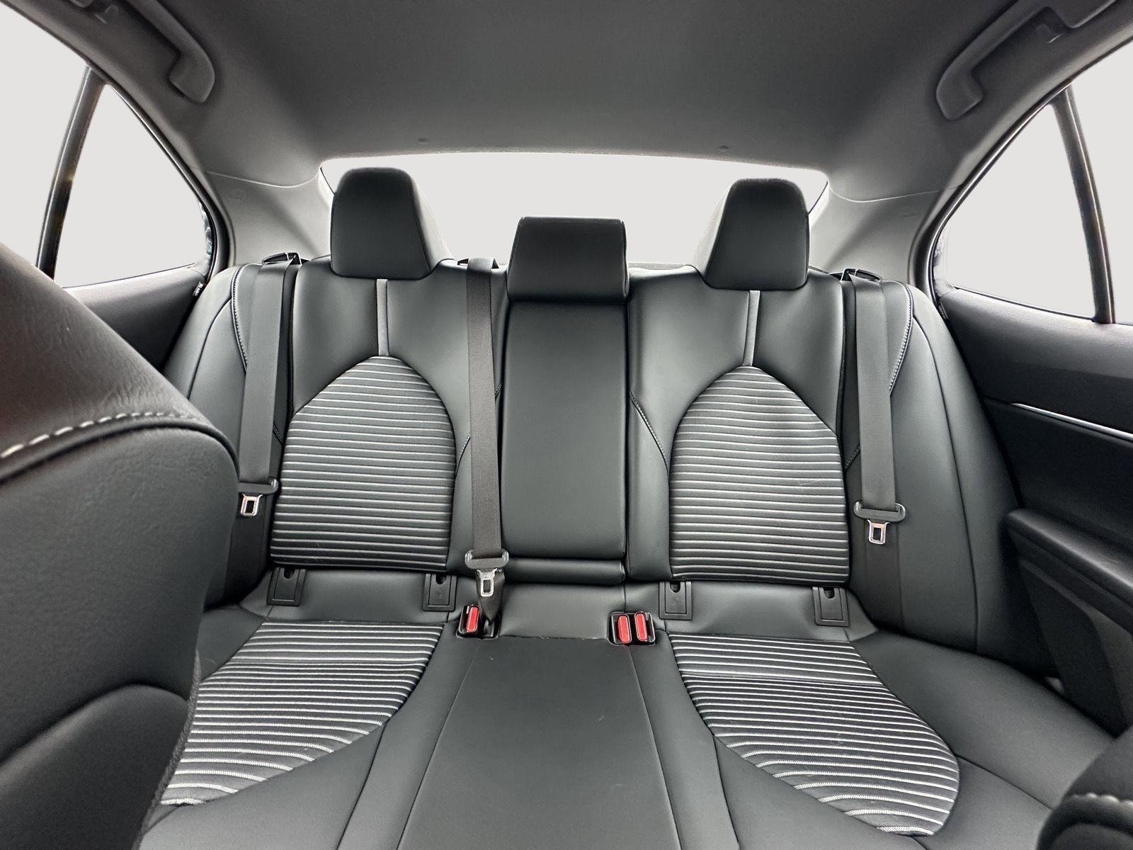 Certified 2020 Toyota Camry SE image 13