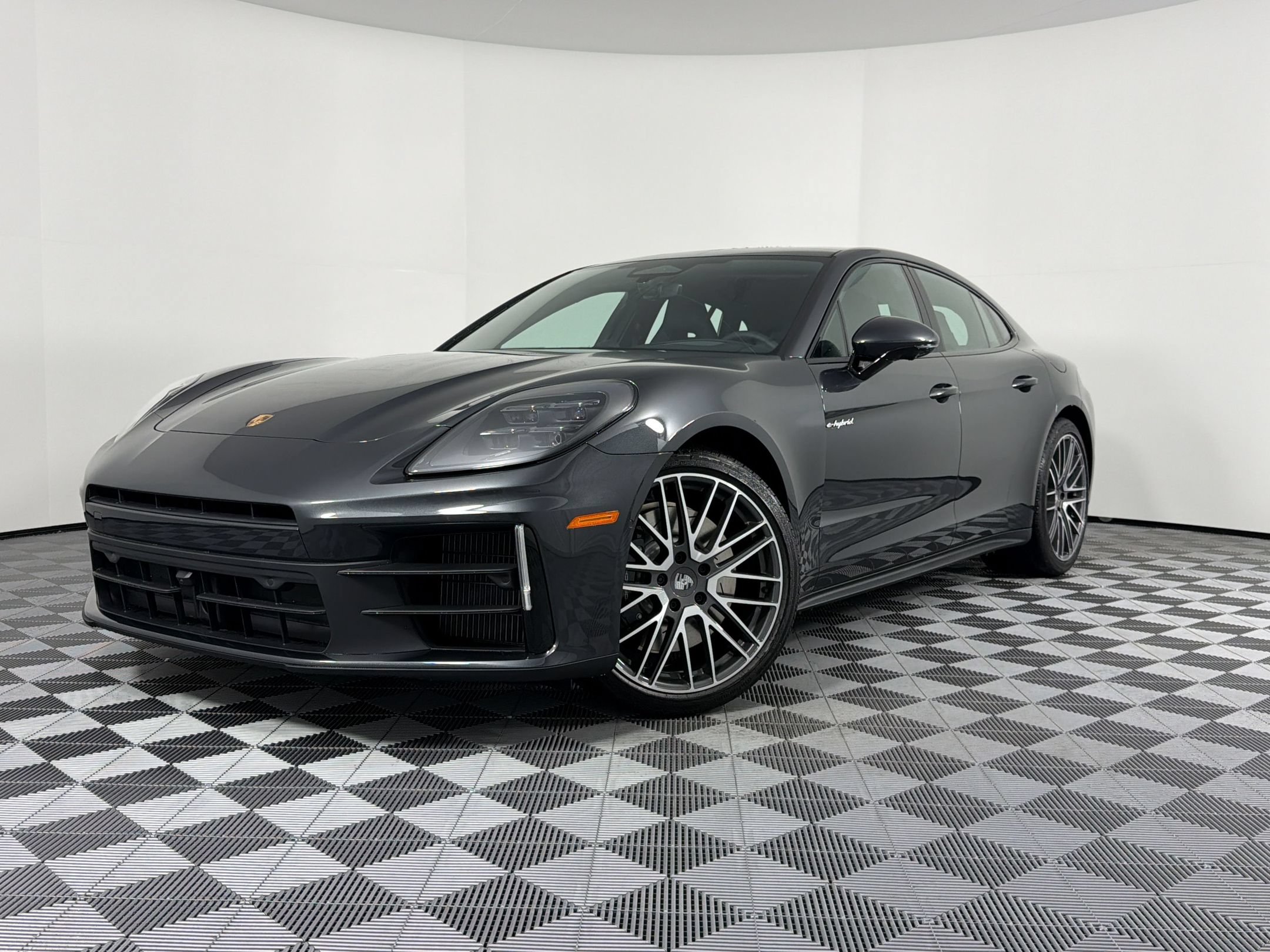 New 2026 Porsche Panamera 4 AWD/4WD image 1